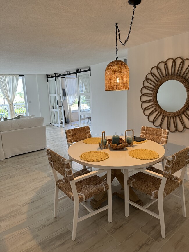 Building Photo - 1050 Hillsboro Mile