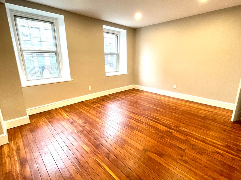 2nd bedroom - 4680 Umbria St