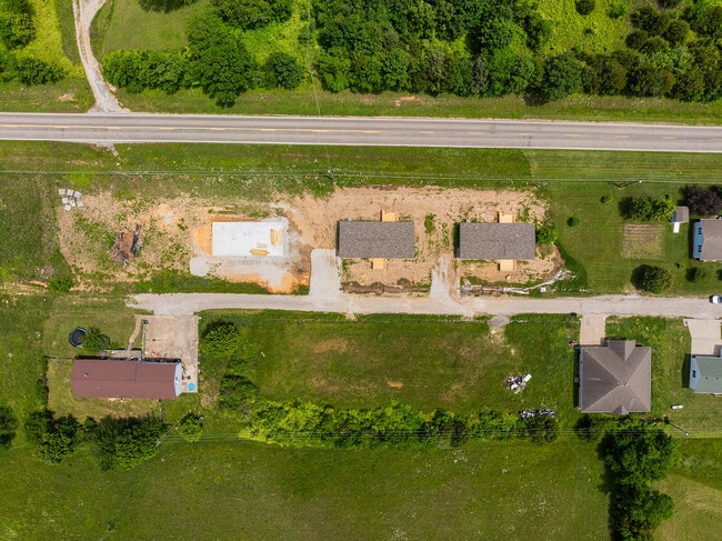 Building Photo - 510 Tri Lakes Rd