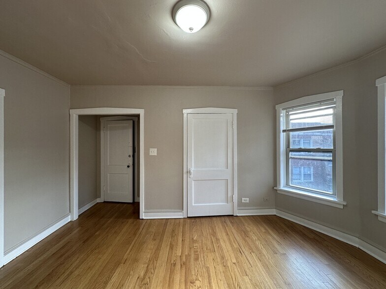 Building Photo - 4055 W Melrose St