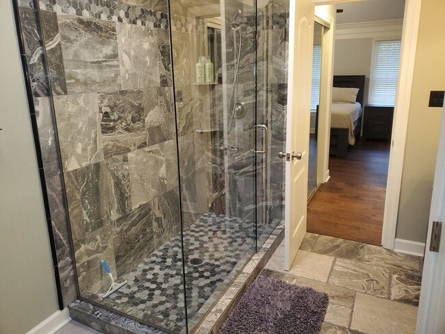 Building Photo - 3 bd, 2.5 ba Village South condo, great so...