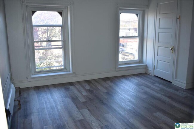Building Photo - 102 N 2nd St
