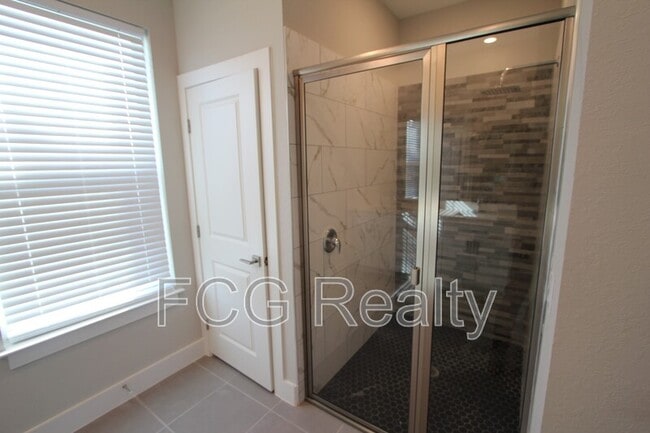 Building Photo - 1215 Amazon Ln