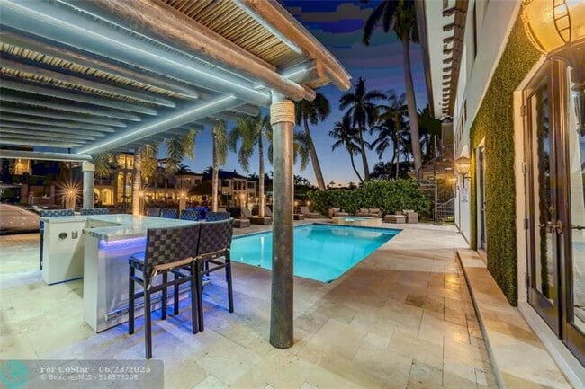 Building Photo - 2430 Castilla Isle
