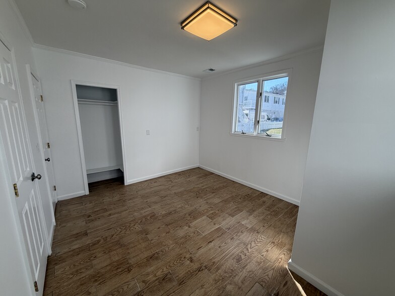 Building Photo - 65 Bay Ave