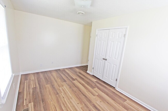 Building Photo - 401 Windridge Dr