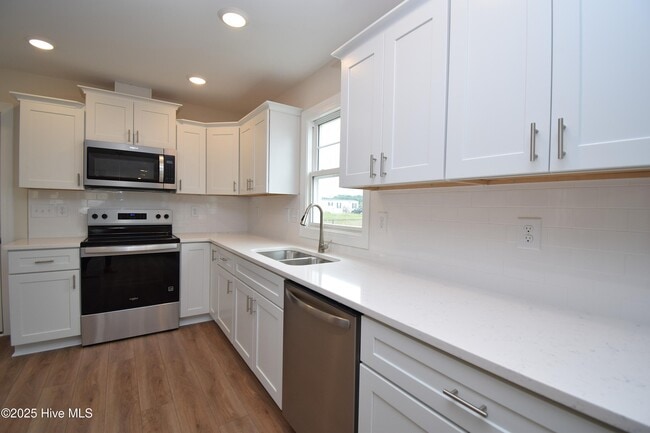Building Photo - 640 Abigail Taylor Dr