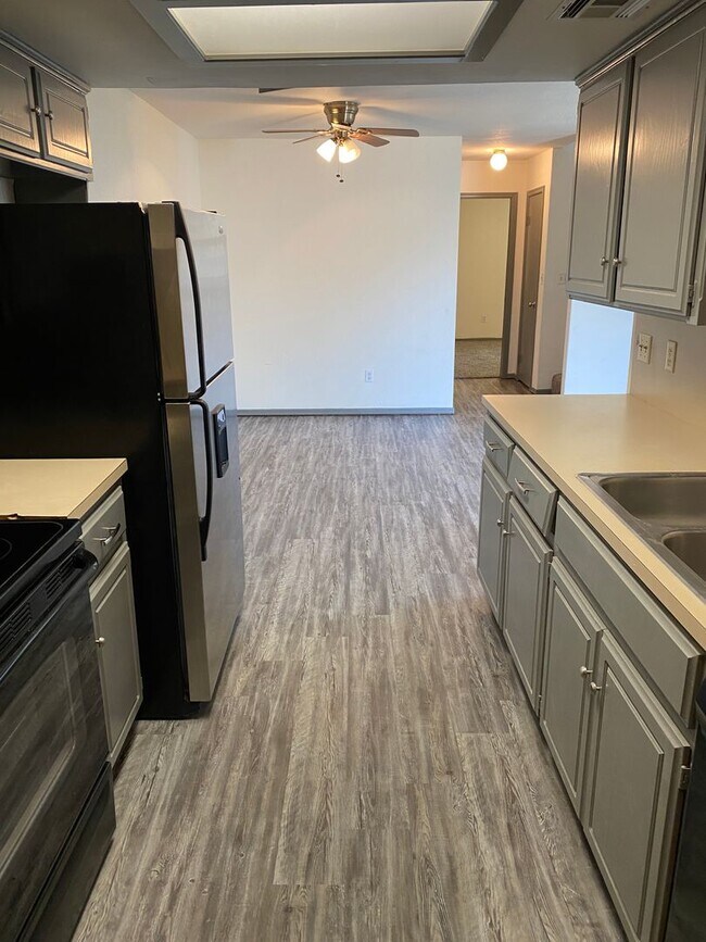 Building Photo - 4201 Colony Dr