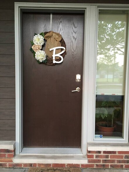 Welcome to your new home! - 1247 W 75th St