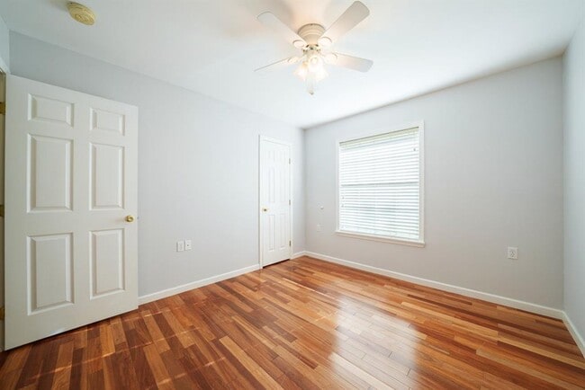 Building Photo - 1403 Broadmoor Dr