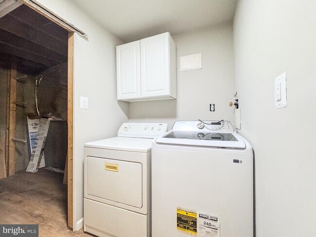 Building Photo - 6337 Littlefield Ct