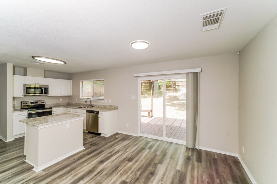 Building Photo - 14430 Bowhill Glen