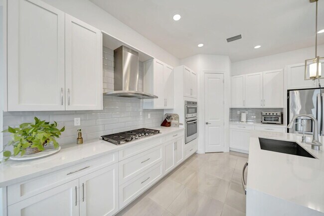 Building Photo - 12055 Lake Trail Ln