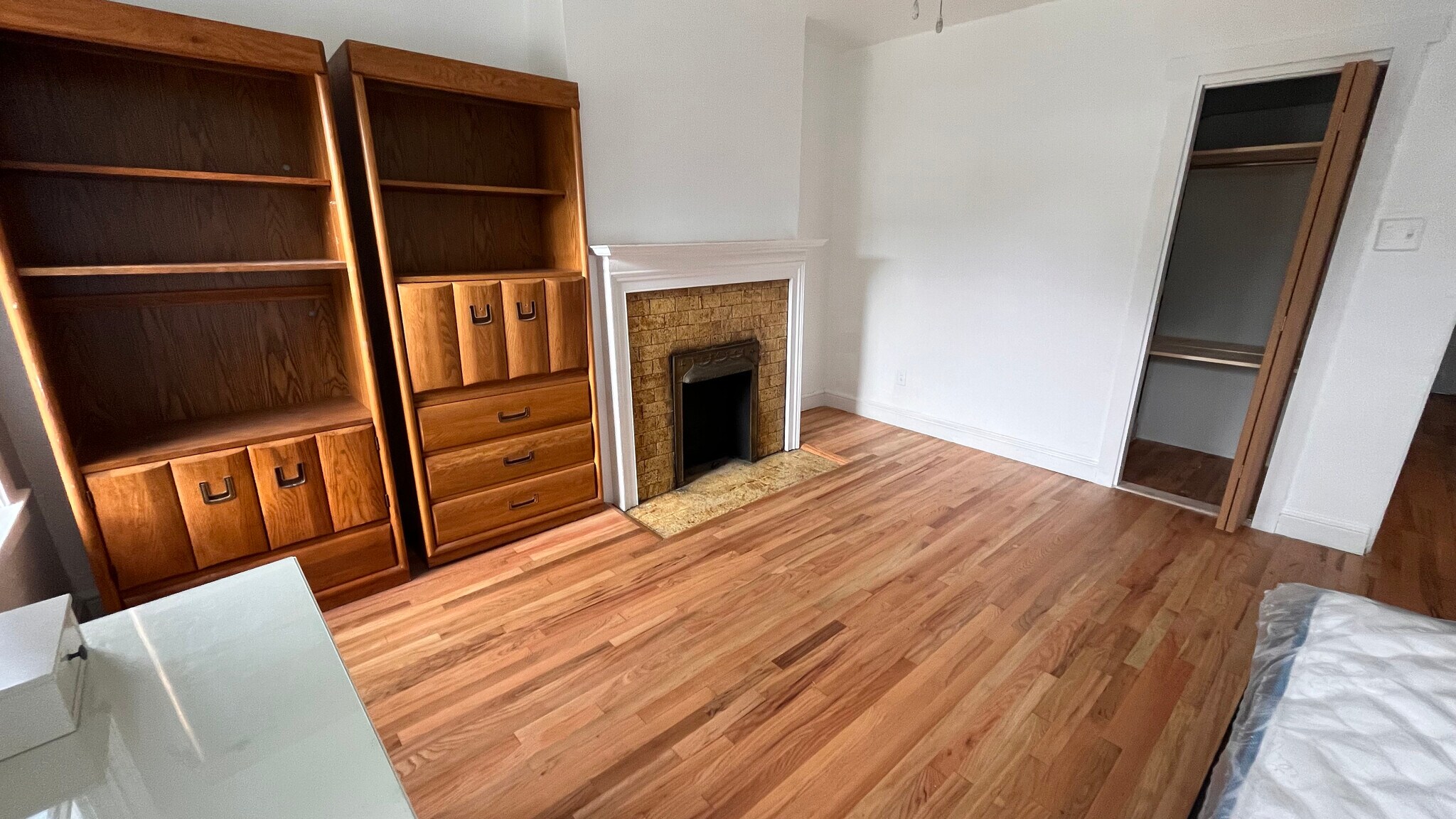 Building Photo - 5859 Hobart St