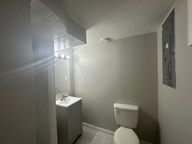 Building Photo - Spacious Three Bedroom House In Baltimore ...