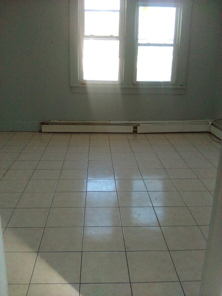 Building Photo - 92 Holly St