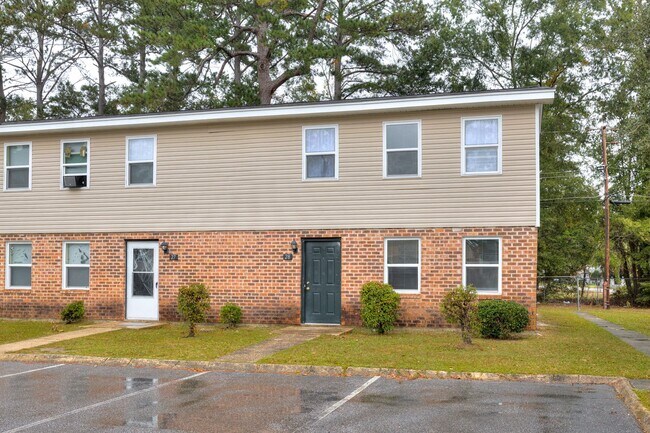 Primary Photo - Newly Renovated 5 Bedroom Unit!