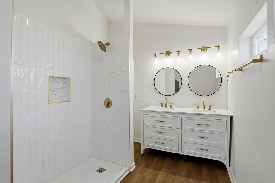 Building Photo - 941 E Raymond St