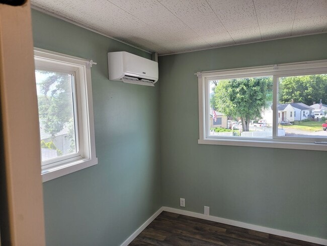 Building Photo - Beautiful 3-Bedroom Home - EV Charger - Pet Friendly