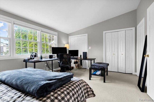 Building Photo - 1613 Brentwood Dr