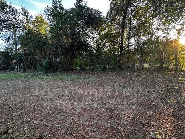 Building Photo - 2237 Bungalow Rd