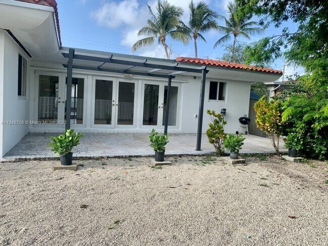 Building Photo - 1001 Surfside Blvd