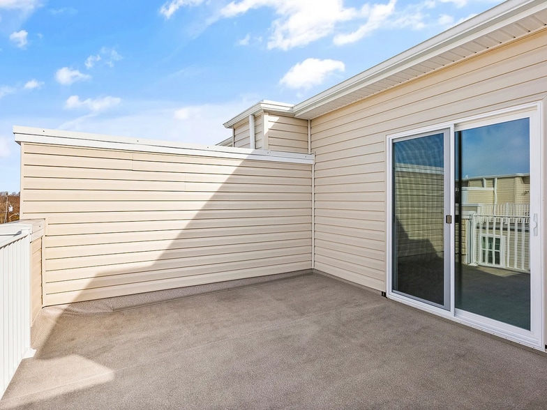 Roof Deck - 9614 Weshire Dr