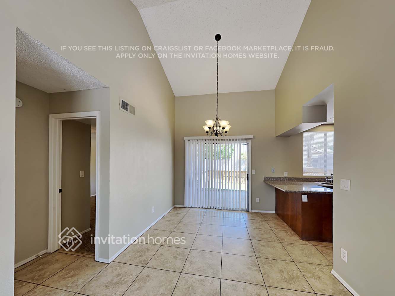 Building Photo - 1102 E Utopia Rd