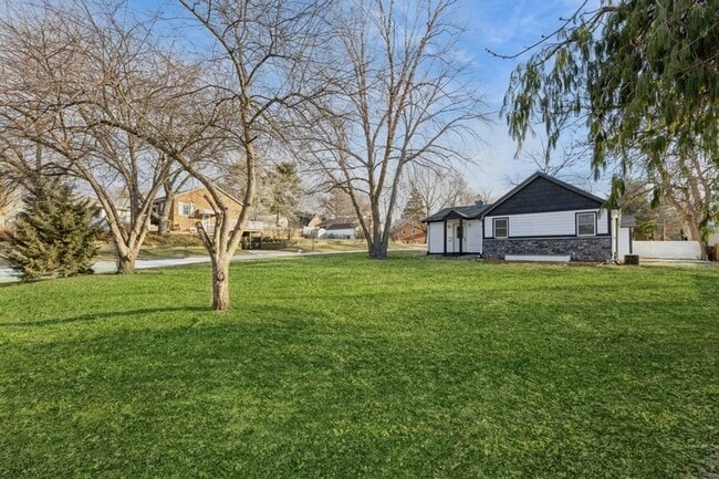 Building Photo - CHARMING RANCH!! 3 Bedroom, 2 Bath Home in Windsor Heights