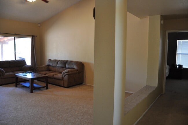 Building Photo - 721 N Woodrose Pl