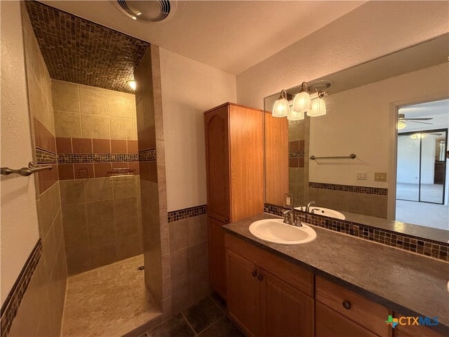 Building Photo - 200 Peggs Pl