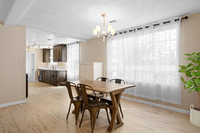 Building Photo - 1922 Scenic Ave