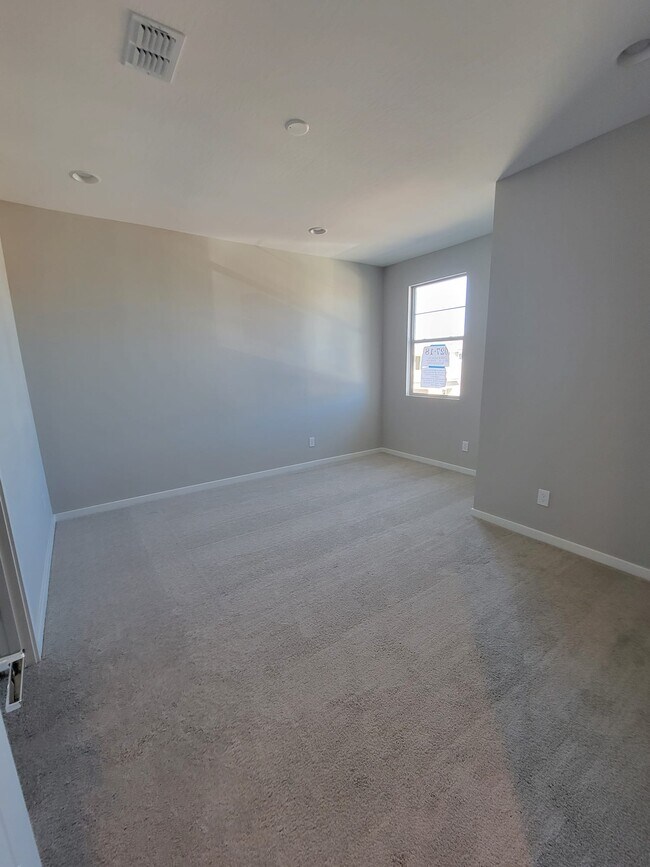 Building Photo - 3539 E Louise Dr