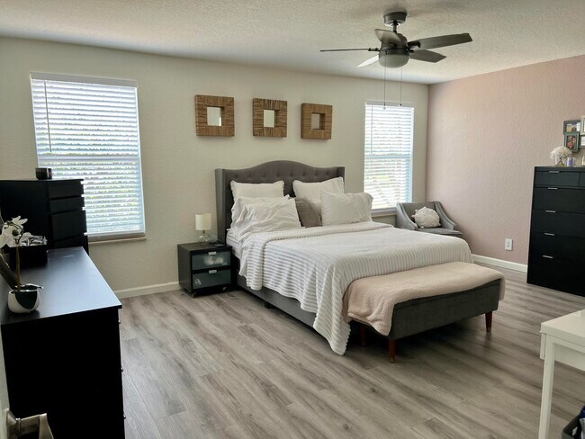 Building Photo - 333 Berenger Walk