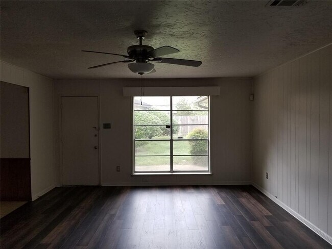Building Photo - 1042 Creekmont Dr