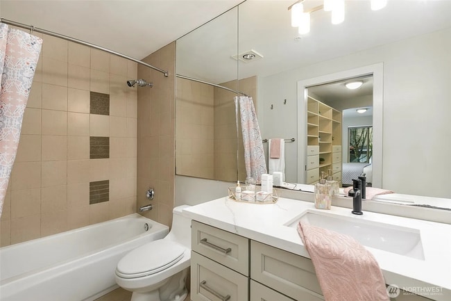 Building Photo - Spacious 2 bedroom 2 bath condo with parki...
