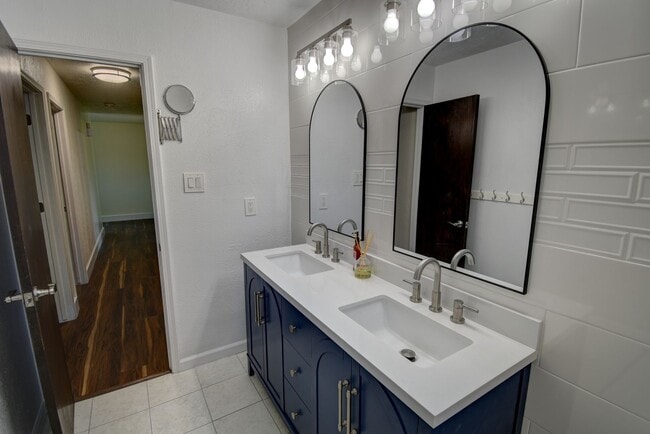 Building Photo - Beautiful Estate in the Heart of the NE Heights