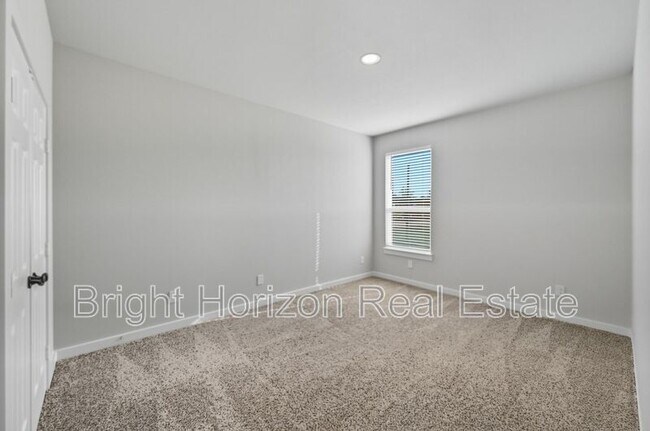 Building Photo - 3413 Valley Vista Dr