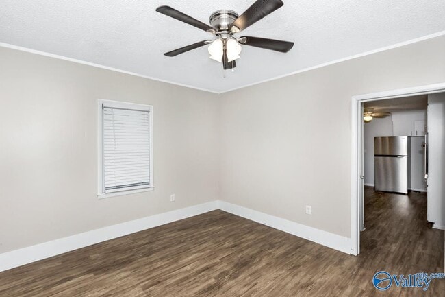 Building Photo - 512 Oshaughnessy Ave NE