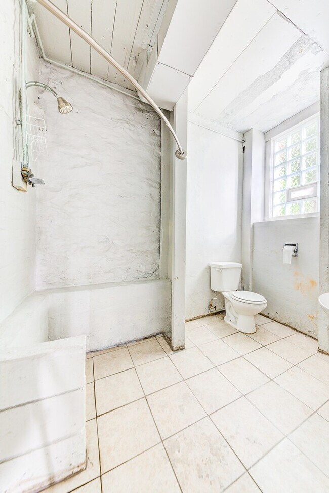 Building Photo - AVAILABLE AUGUST 2026 - Spacious Renovated 4 Bedroom, 1.5 Bath Home w/ AC!