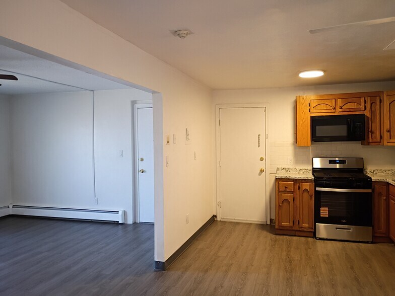 Primary Photo - 10 Tiffany Rd