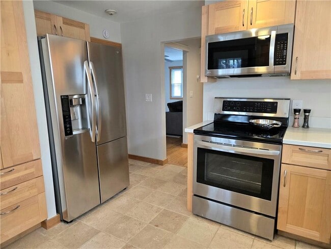 Building Photo - 8 Caswell Ave