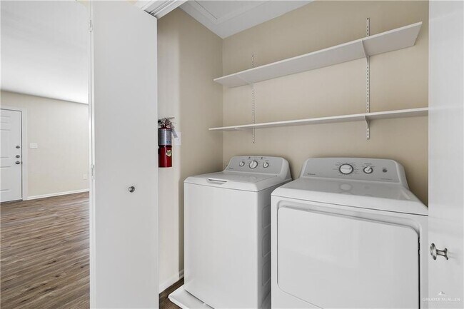 Building Photo - 1105 W Stubbs St