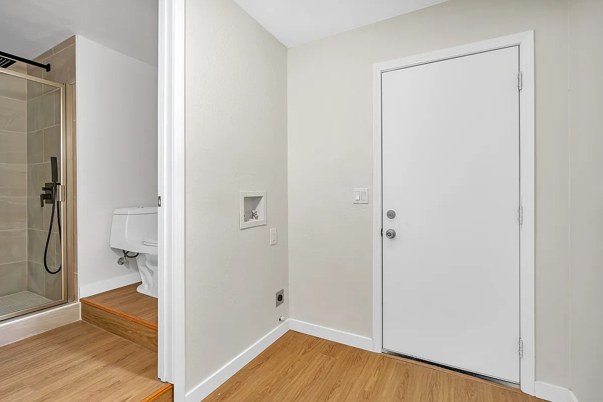 Suite Bath - 299 Tangelo St