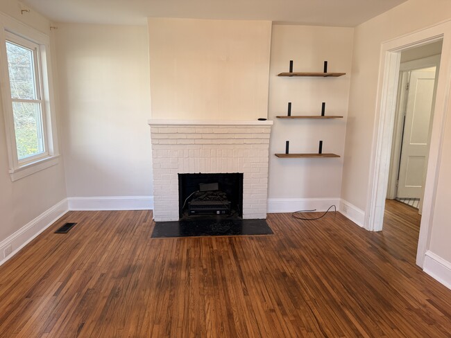 Building Photo - 822 Radford Pl