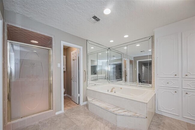 Building Photo - 4015 Black Locust Dr