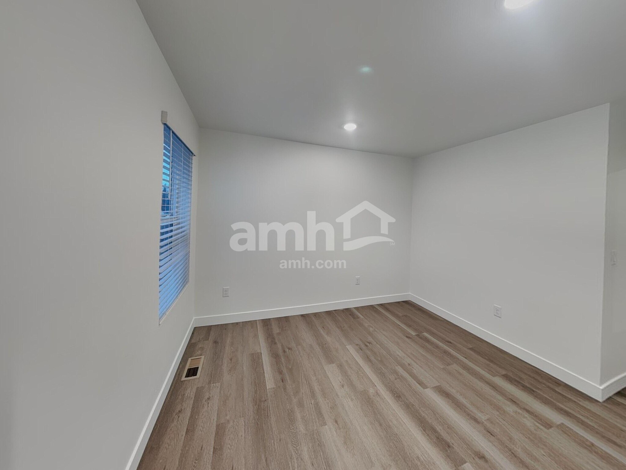 Building Photo - 8544 47th Pl NE