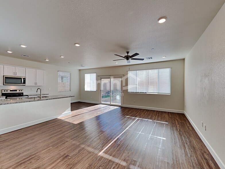Building Photo - 1806 Viaggio Ave