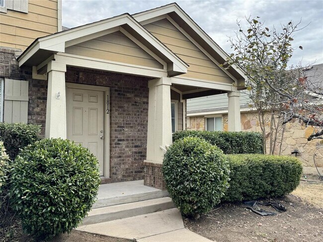 Building Photo - 1812 Indian Lodge Dr