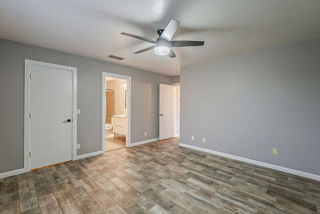 Building Photo - 841 N Hillridge